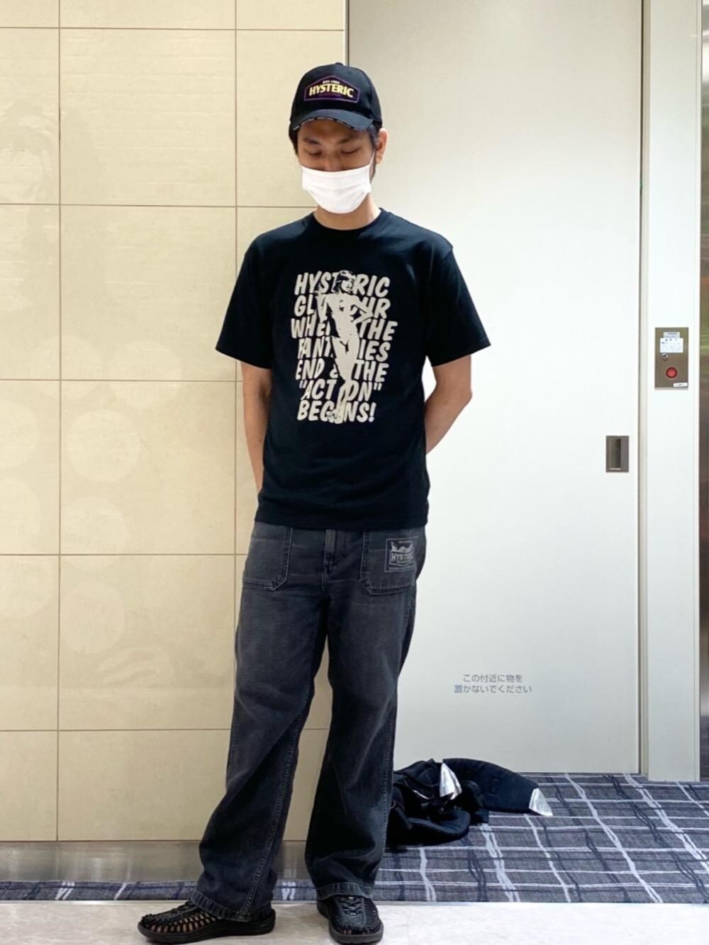 「シンプルコーデ、ヒステリックグラマー、ストリートコーデ、アメカジコーデ、ロックコーデ、でにむ、春こーで、hysteric glamour、夏コーデ」｜「HYSTERIC GLAMOURのHG SIGNBOARD デッキパンツ（その他パンツ、ブラック系）」を使った、K.ODAさん（メンズ・182cm）の夏コーディネートの1枚目の写真