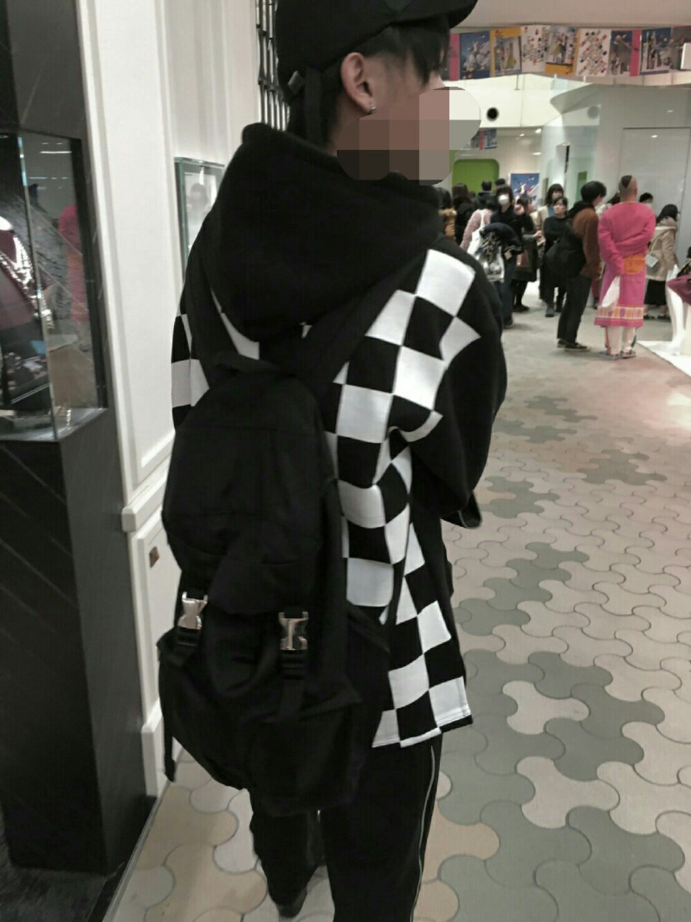 「never mind the XU、respect、オールブラック、M.Y.O.B」｜「M.Y.O.Bのアイテム（パンツ、ブラック系）」を使った、kaaaa_teさん（メンズ・172cm）の冬コーディネートの1枚目の写真
