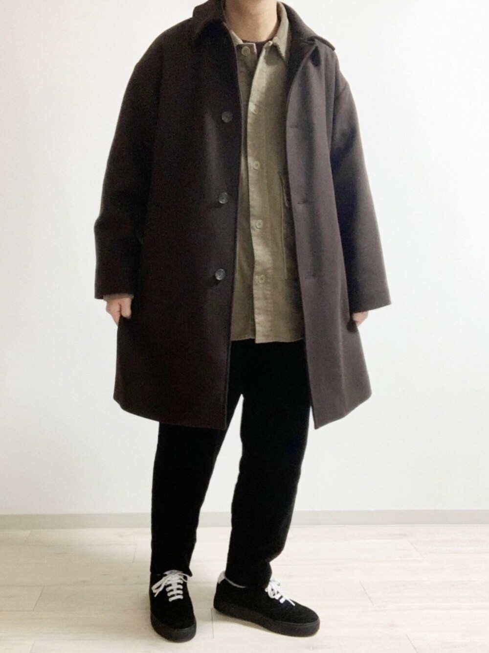 「カジュアルコーデ、冬コーデ、シンプルコーデ、おしゃれさんと繋がりたい、革靴、ベージュ、フォローミー、秋冬コーデ、キレイめ、ブラウン」｜「JOURNAL STANDARD relumeのLANA WOOL 140S ステンカラーコート（ステンカラーコート、ブラウン系）」を使った、トシさん（メンズ・173cm）の冬コーディネートの1枚目の写真