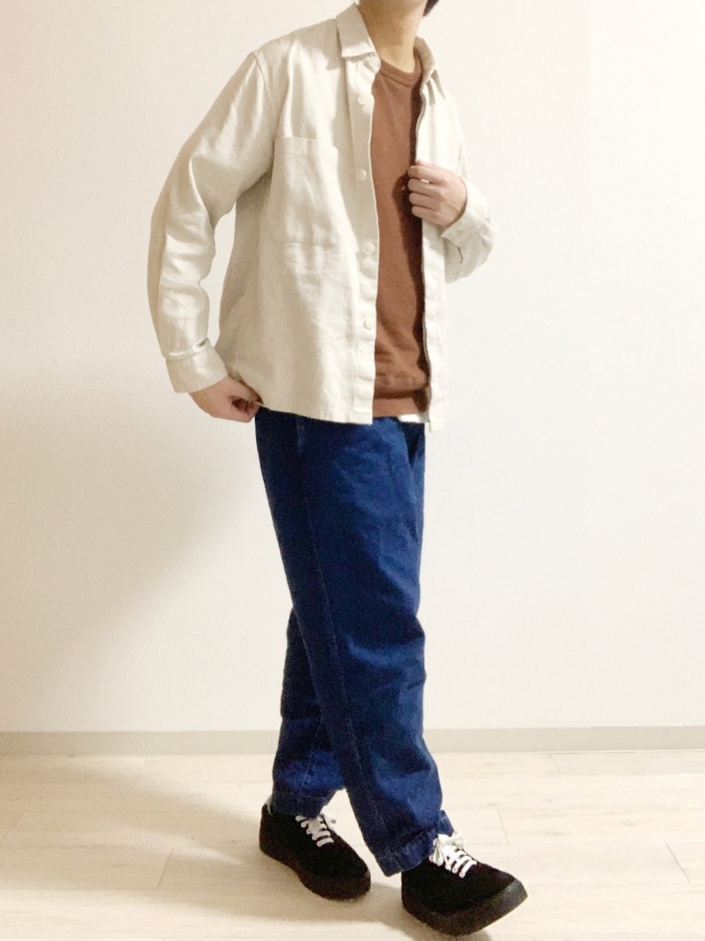 「オトナカジュアル、カジュアル、キレイめ、春、いいね、save、フォローお願いします🤑、ワイドパンツ、ラクチンコーデ、シャツ、おしゃれさんと繋がりたい」｜「FOOTSTOCK ORIGINALSの【FOOTSTOCK ORIGINALS】PULLTAB/厚底内羽根スニーカー/FS191205（スニーカー、ブラック系）」を使った、トシさん（メンズ・173cm）の春コーディネートの1枚目の写真