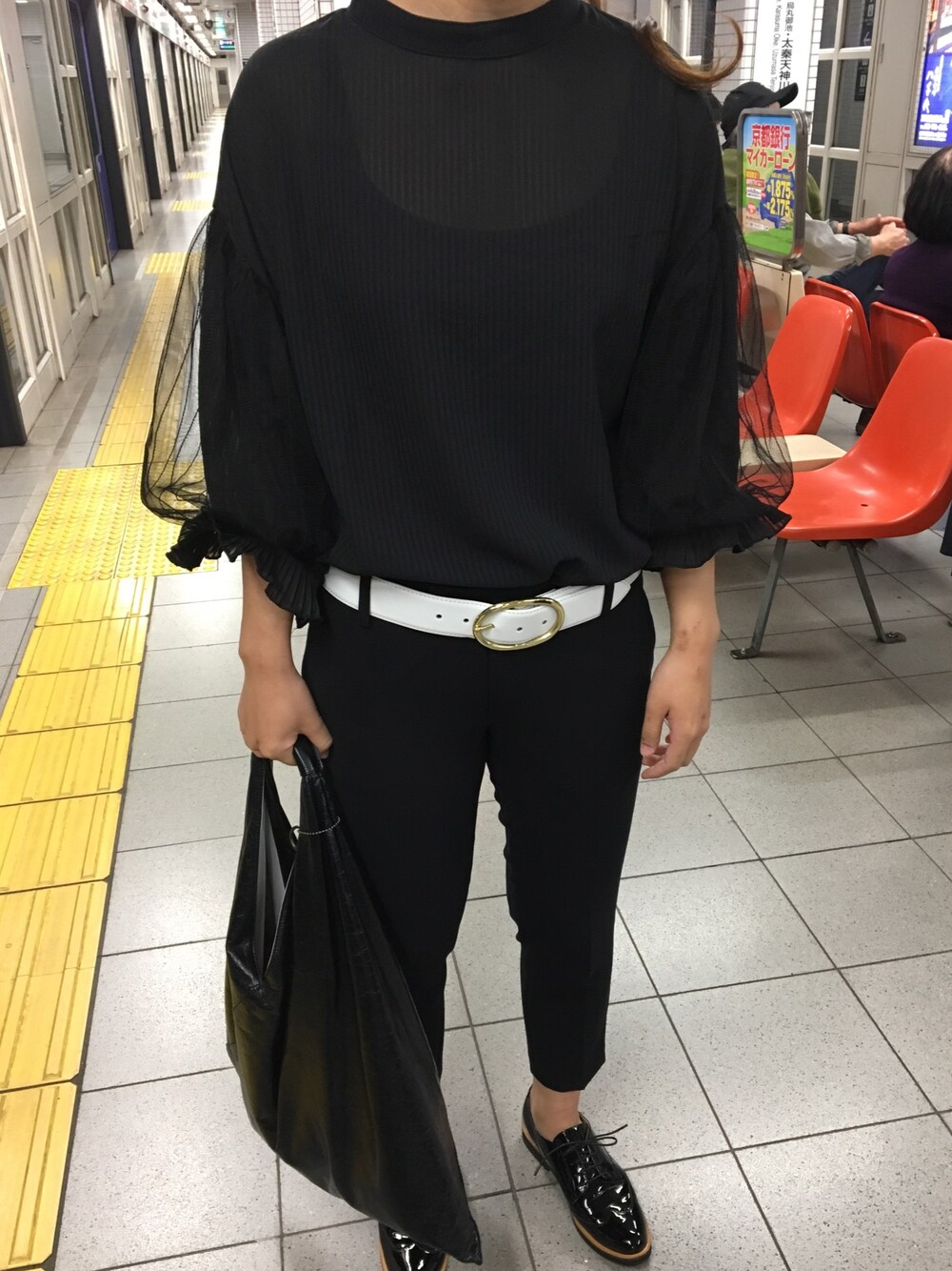 「オトナカジュアル、ootd、パンツスタイル、オトナガーリー、シンプル、卒業式、黒、きれいめカジュアル、ブラック」｜「coca（coca）のアイテム（シャツ/ブラウス、ブラック系）」を使った、sa.sa.no.さん（レディース・160cm）の春コーディネートの1枚目の写真