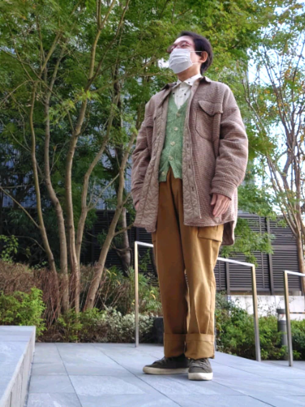 「40ct&525、起毛素材」｜「TAKEO KIKUCHIのブロックプリントコールシャツ（シャツ/ブラウス、ベージュ系）」を使った、ちゃばこさん（メンズ・168cm）の秋コーディネートの1枚目の写真