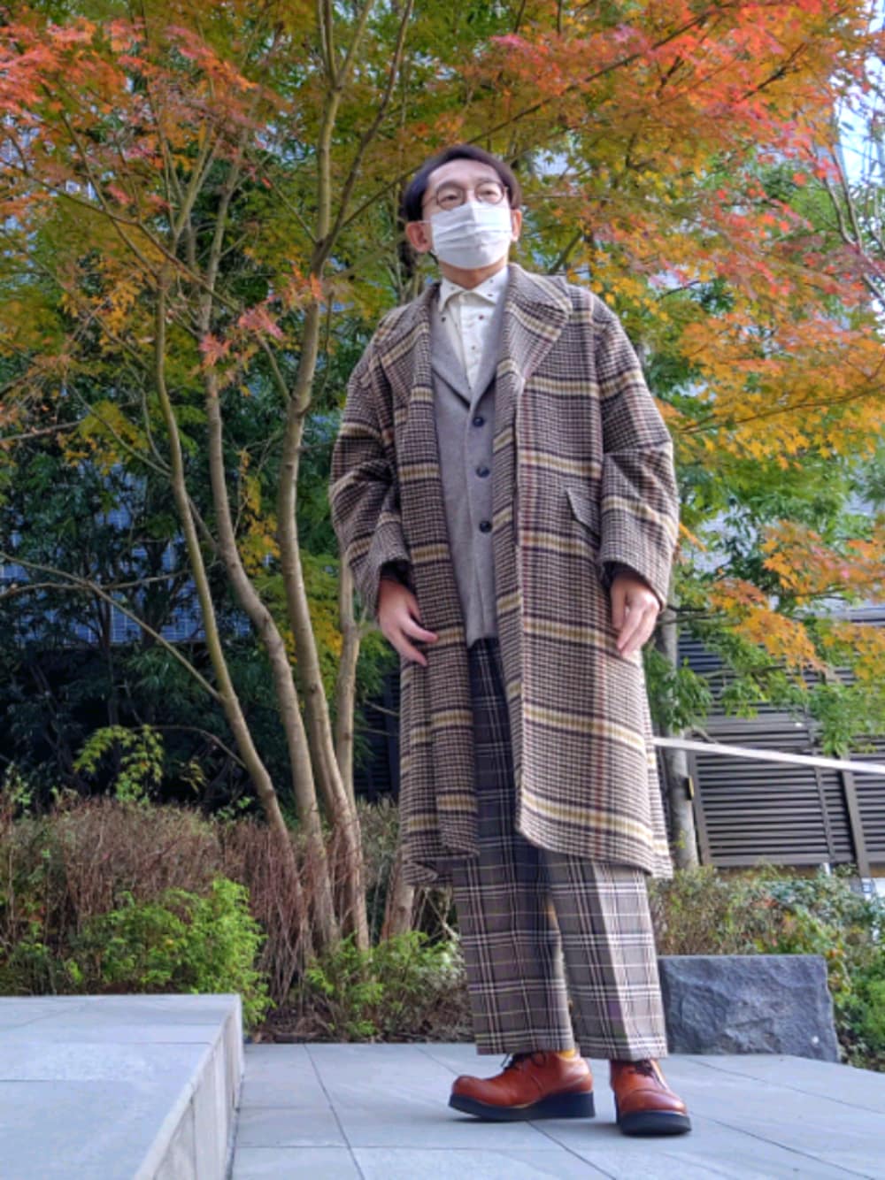 「40ct&525、チェックコート、ニットジャケット」｜「TAKEO KIKUCHIのブロックプリントコールシャツ（シャツ/ブラウス、ベージュ系）」を使った、ちゃばこさん（メンズ・168cm）の冬コーディネートの1枚目の写真