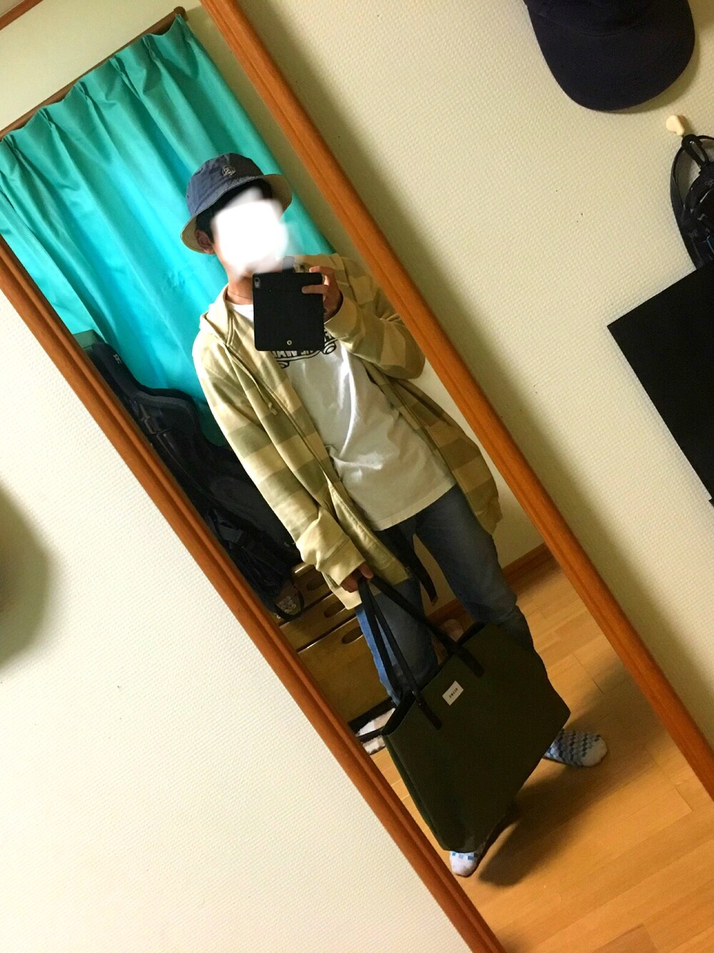 「VANSのVANS/ヴァンズ OTW Logo S/S T-shirts（Tシャツ/カットソー、ホワイト系）」を使った、Hikaruさん（レディース・163cm）の春コーディネートの1枚目の写真