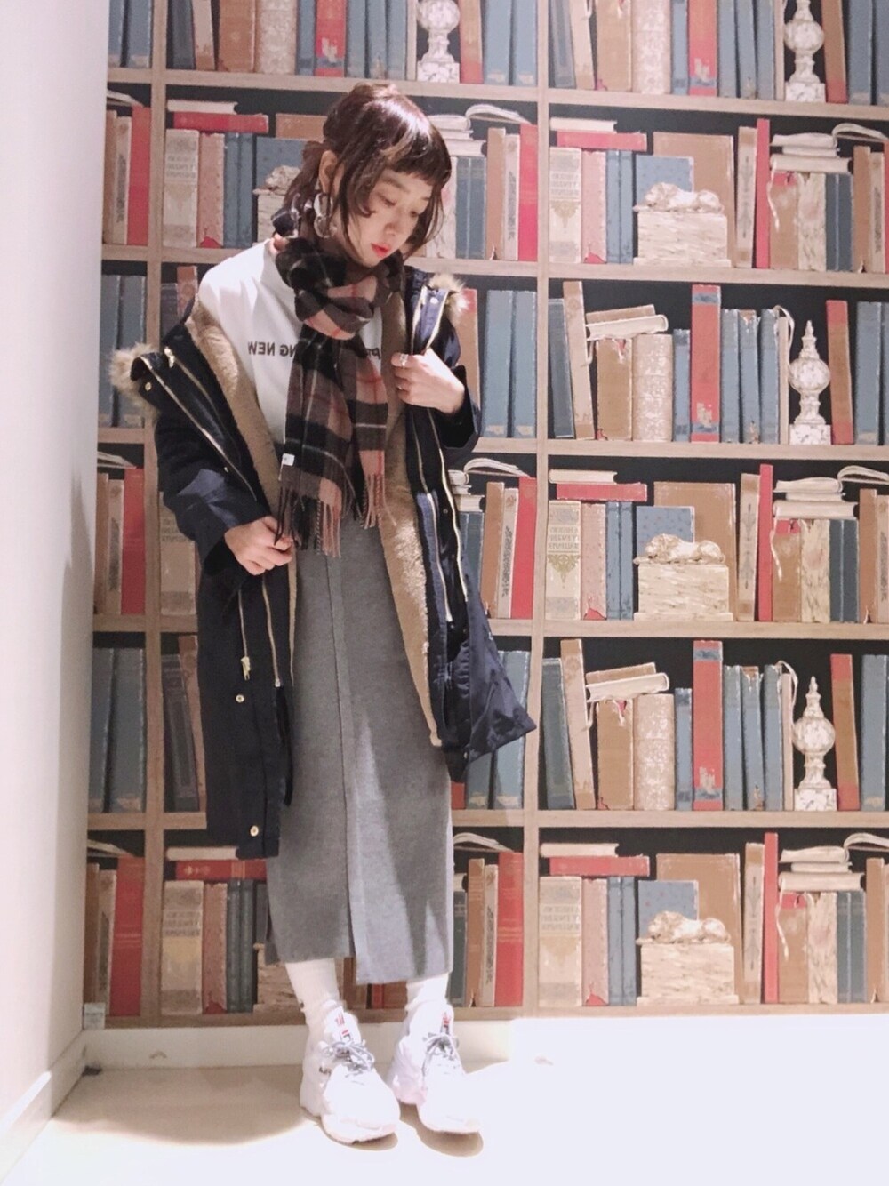 「やっぱりストリートが好き、シンプルコーデ、ゆるコーデ、大人コーデ、モッズコート、ニットスカート、FILA、THE SHOP TK、THESHOPTK」｜「THE SHOP TK の【6way】モッズコート（モッズコート、ブルー系）」を使った、nkさん（レディース・154cm）の秋コーディネートの1枚目の写真