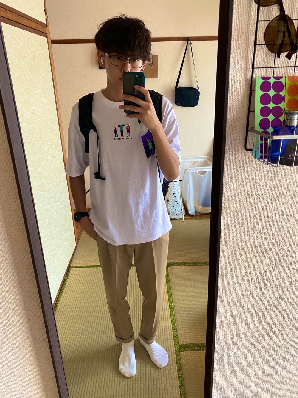 「スラックス、ZARA、ベージュ、カジュアル、ライトオン、ジーショック、アクセサリー、高身長、180cm、おしゃれさんと繋がりたい」｜「Right-onのアイテム（Tシャツ/カットソー、ホワイト系）」を使った、YABUさん（メンズ・180cm）の夏コーディネートの1枚目の写真