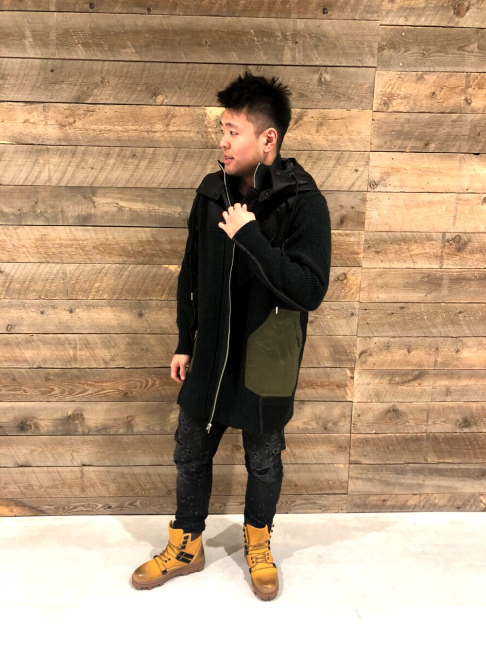 「Diesel、デニム、MARKis、福岡ももち、ディーゼル、秋コーデ、カジュアル、ロングコート」｜「DIESELのMEN'Sウィンタージャケット（その他アウター、ブラック系）」を使った、TOMOCHIKAさん（メンズ・176cm）の秋コーディネートの1枚目の写真