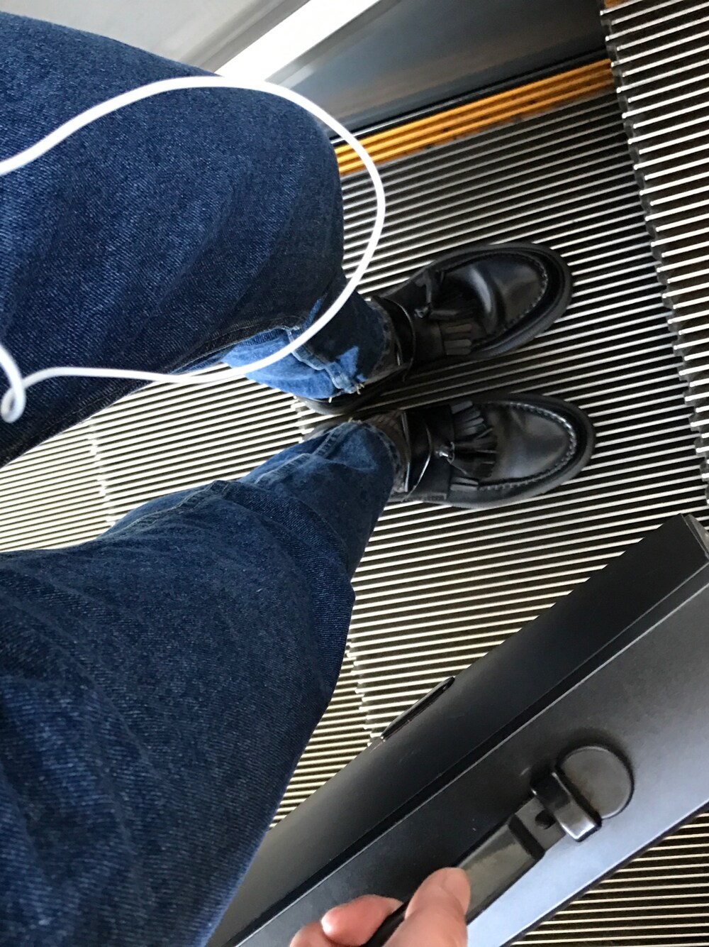 「Dr. MartensのDr.Martens （ドクターマーチン） / タッセルローファー ADRIAN 14573001（ローファー、ブラック系）」を使った、kuniaさん（レディース・161cm）の春コーディネートの1枚目の写真