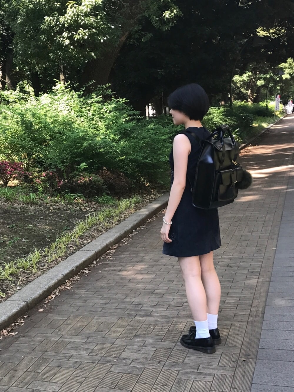 「Dr. Martensのアイテム（バックパック/リュック、ブラック系）」を使った、kuniaさん（レディース・161cm）の夏コーディネートの1枚目の写真