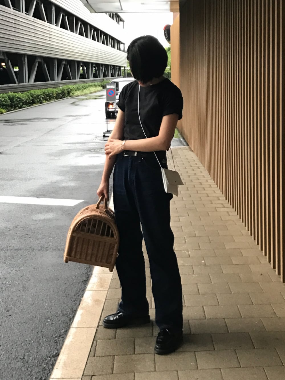 「Wranglerのアイテム（デニムパンツ、ブルー系）」を使った、kuniaさん（レディース・161cm）の夏コーディネートの1枚目の写真