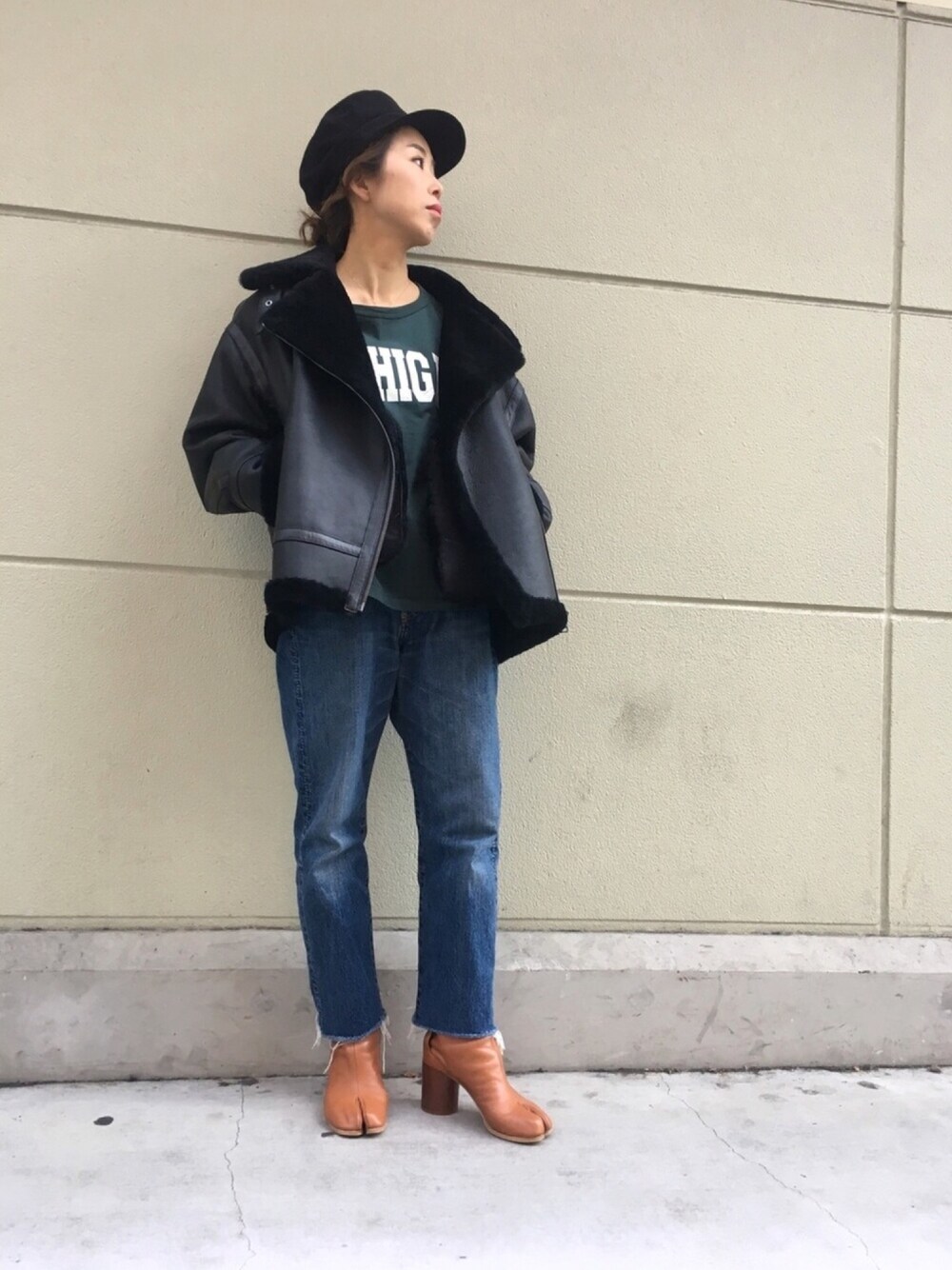 「uncut bound、venit、orcival、Martin Margiela、ムートン、オーバーサイズ、デニム、Rinajour、秋冬」｜「venitのVenit(ヴェニット)  オーバーサイズムートンジャケット（ムートンコート、ブラック系）」を使った、Yuka Ozawaさん（レディース・153cm）の秋コーディネートの1枚目の写真