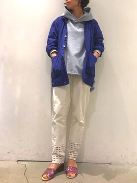 「アイテム（パーカー、ブルー系）」を使った、Yuka Ozawaさん（レディース・155cm）の春コーディネート