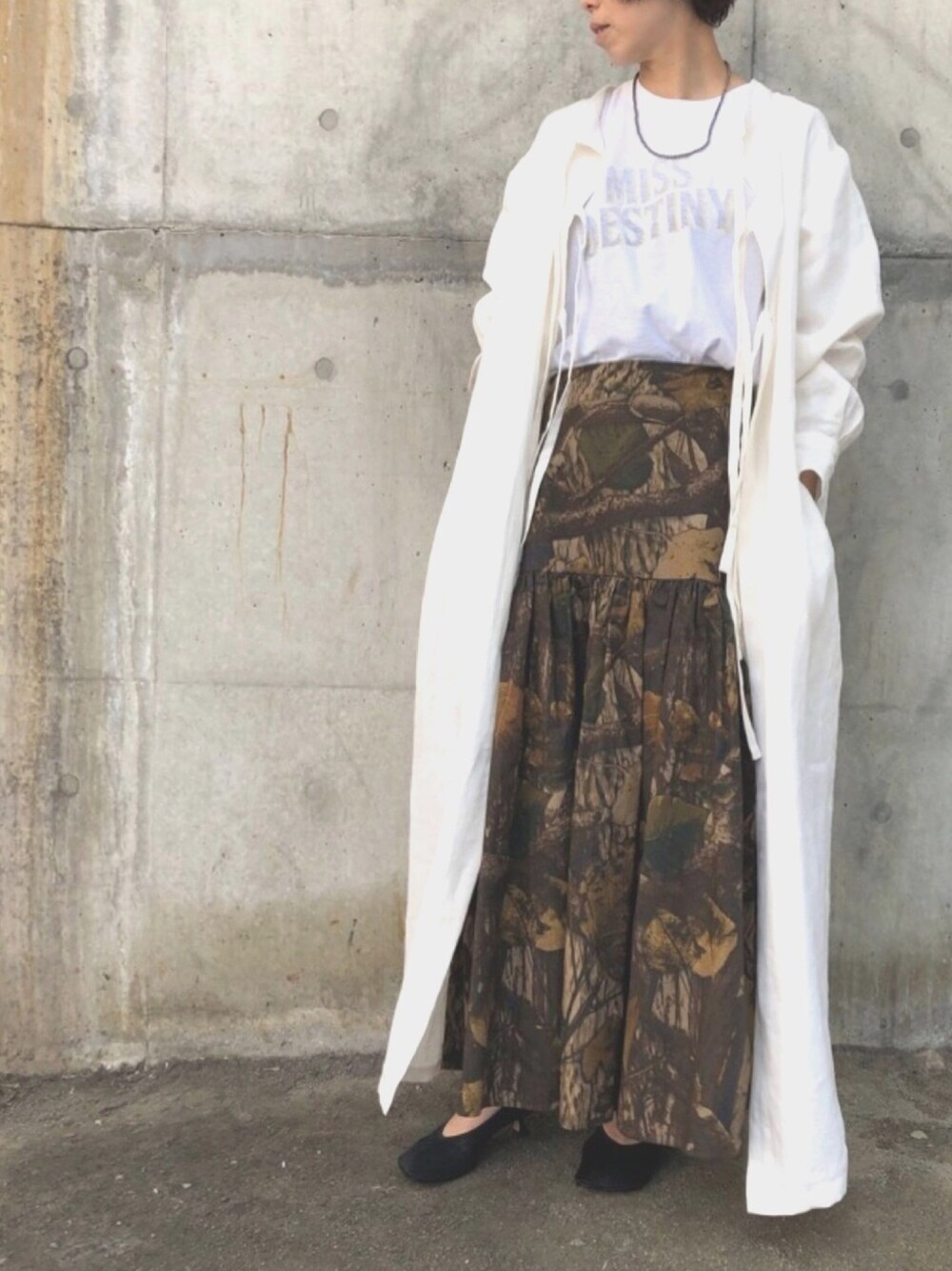 「カジュアル、大人カジュアル、サージカルガウン、スカート、uncut bound、MM6、ootd、平成最後のWEARISTAセンバツ」｜「BLOUSE（インポート）のBLOUSE / missdestiny tee（Tシャツ/カットソー、ホワイト系）」を使った、Yuka Ozawaさん（レディース・155cm）の春コーディネートの1枚目の写真