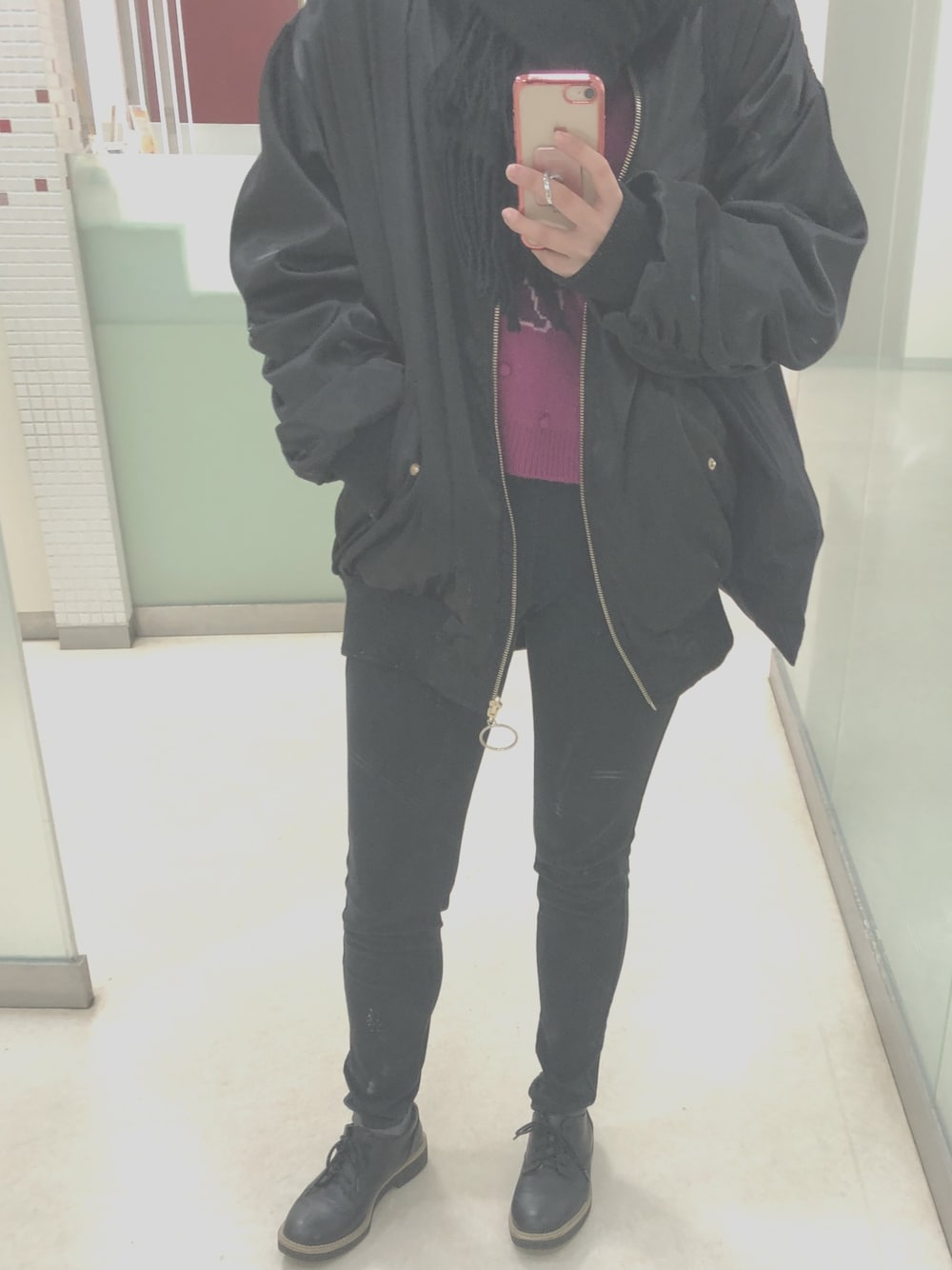 「大学生、MA-1、黒スキニー、真っ黒コーデ」｜「onespoのアイテム（MA-1、ブラック系）」を使った、カナピさん（レディース・160cm）の冬コーディネートの1枚目の写真