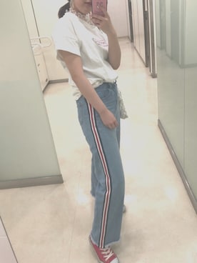 「jouetie（ジュエティ）のラインデニムパンツ（デニムパンツ、ブルー系）」を使った、カナピさん（レディース・160cm）の春コーディネート