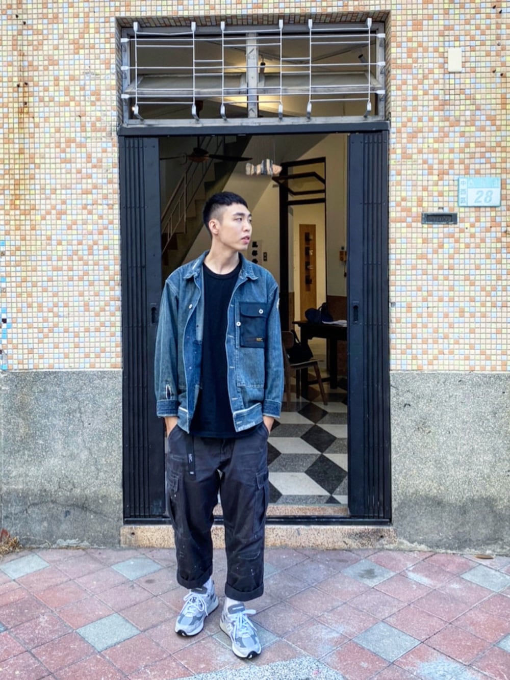 「ootd、ootdtw、outfitoftheday、wdywt、kicks」｜「REPUTATIONのアイテム（デニムジャケット、ブルー系）」を使った、Mickさん（メンズ・180cm）の春コーディネートの1枚目の写真