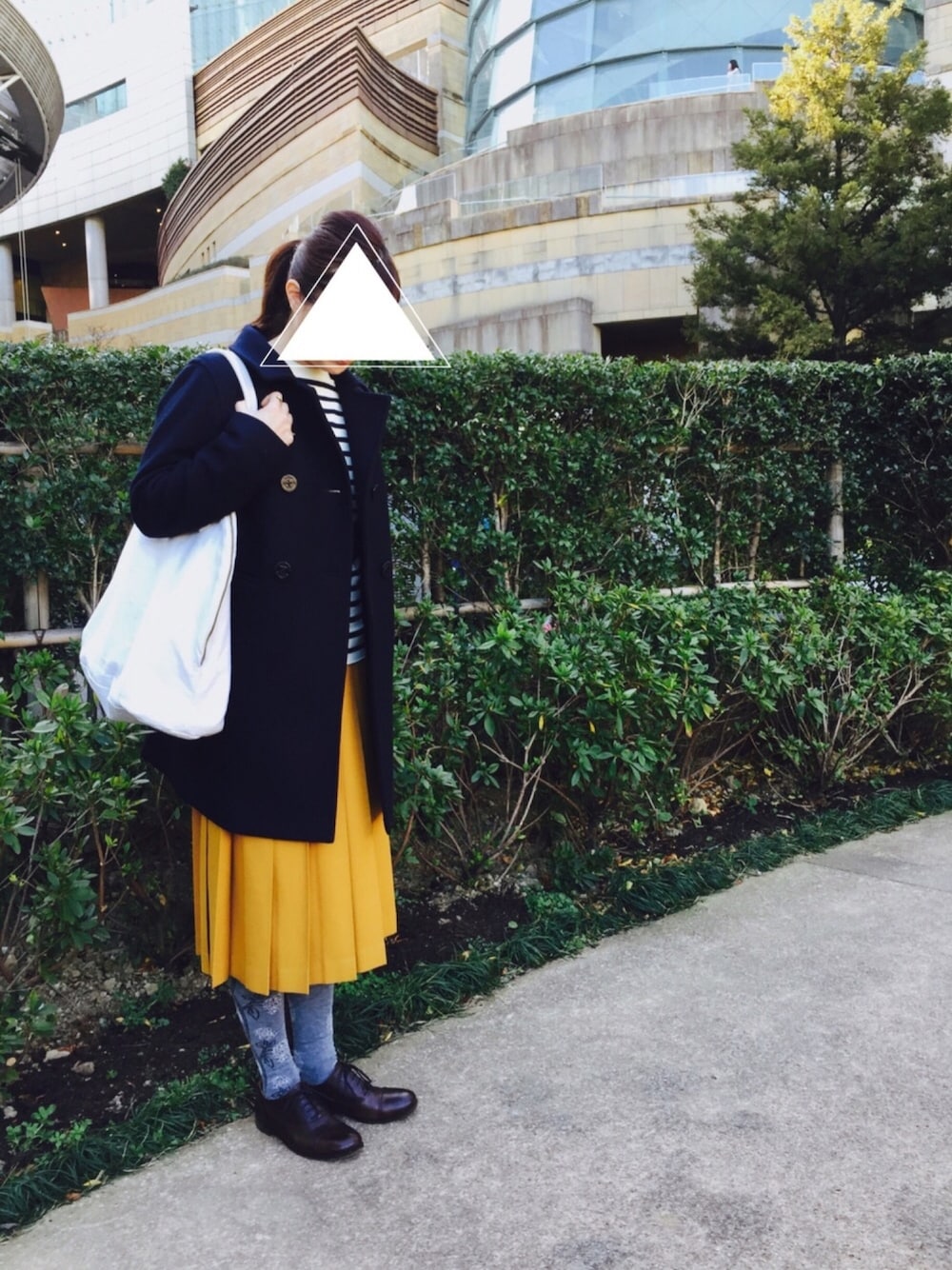 「春コーデ、ボーダー、ピーコート、プリーツスカート、ネイビー、ミナペルホネン」｜「Le TricoteurのコットンガンジーセーターST WOMEN（ニット/セーター、その他）」を使った、na.さん（レディース・160cm）の冬コーディネートの1枚目の写真