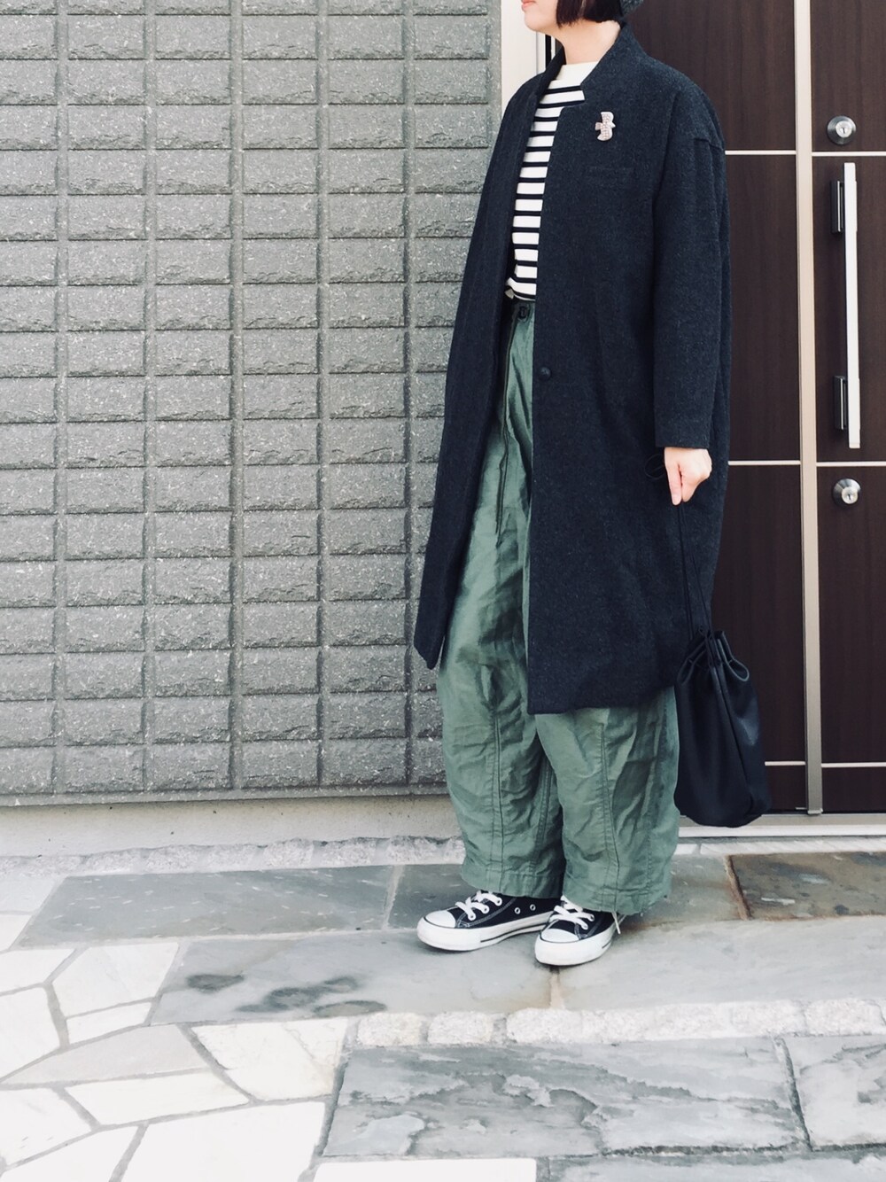 「ヒザデルパンツ、ボーダー、ウールコート、冬コーデ」｜「mizuiroindのmizuiro-ind stand collar coat（ステンカラーコート、グレー系）」を使った、na.さん（レディース・160cm）の秋コーディネートの1枚目の写真