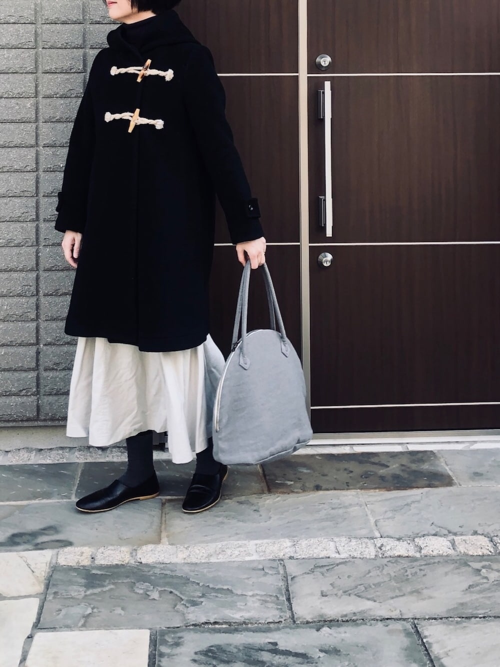「オトナ女子、ダッフルコート、que shoes」｜「かぐれのウールワイドタートルネックニット（ニット/セーター、パープル系）」を使った、na.さん（レディース・160cm）の冬コーディネートの1枚目の写真