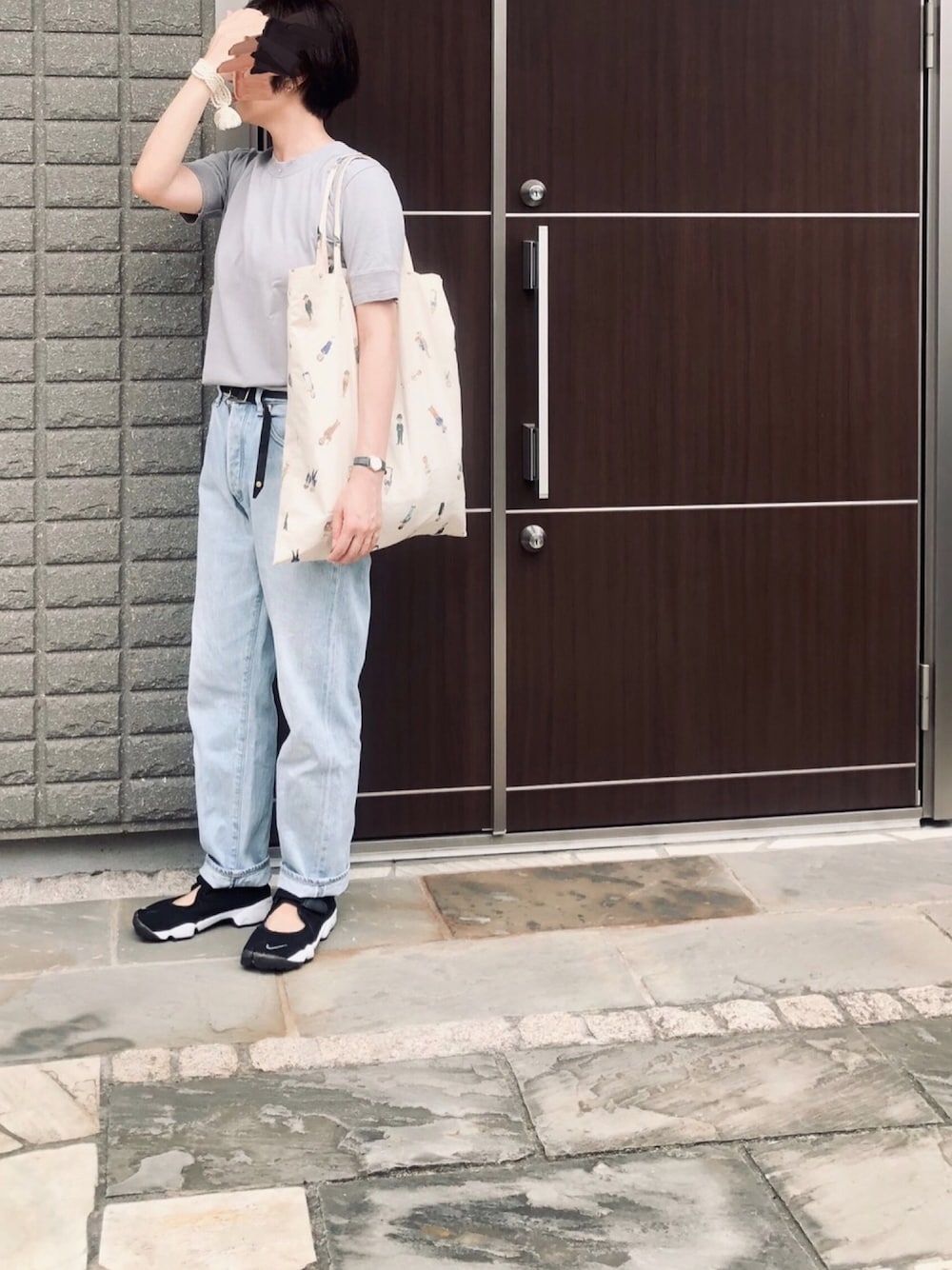 「大人カジュアル、夏コーデ、ラクチンコーデ、大人コーデ」｜「charpentierdevaisseawのアイテム（Tシャツ/カットソー、グレー系）」を使った、na.さん（レディース・160cm）の夏コーディネートの1枚目の写真