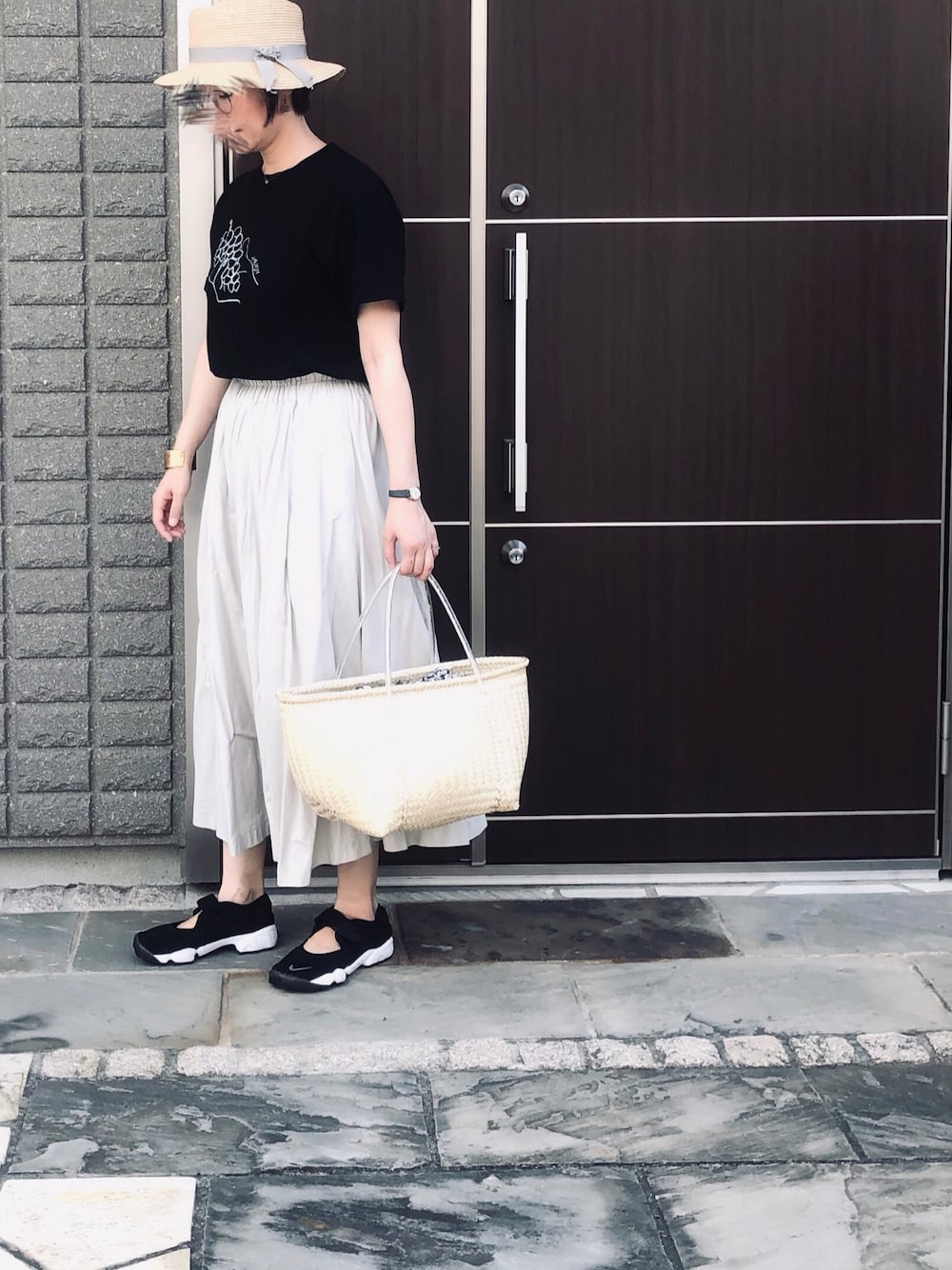 「シンプルコーデ、秋のコーデ、大人コーデ、きれいめカジュアル」｜「HARVESTYのアイテム（Tシャツ/カットソー、ブラック系）」を使った、na.さん（レディース・160cm）の夏コーディネートの1枚目の写真