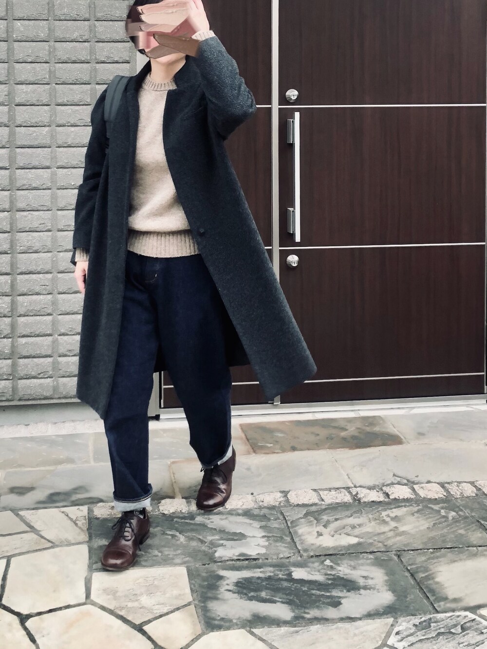「きれいめカジュアル、オトナカジュアル、楽チンコーデ、デニム、ウールコート」｜「charpentierdevaisseauのアイテム（ニット/セーター、ベージュ系）」を使った、na.さん（レディース・160cm）の冬コーディネートの1枚目の写真