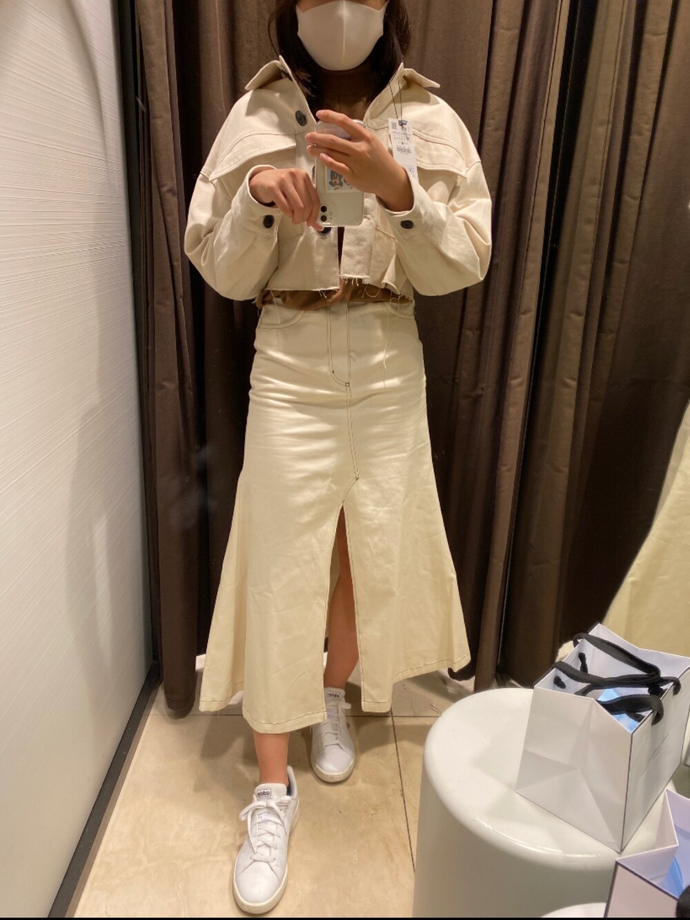 「ZARA、ムルーア(MURUA)、セットアップ、オールホワイト、スニーカー」｜「ZARAのアイテム（ジャケット/アウター、ホワイト系）」を使った、misaさん（レディース・160cm）の春コーディネートの1枚目の写真