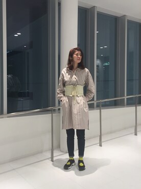 「ADAM ET ROPE'（アダムエロペ）のアイテム（シャツワンピース）」を使った、MOTOCHIKAさん（レディース・167cm）の春コーディネート