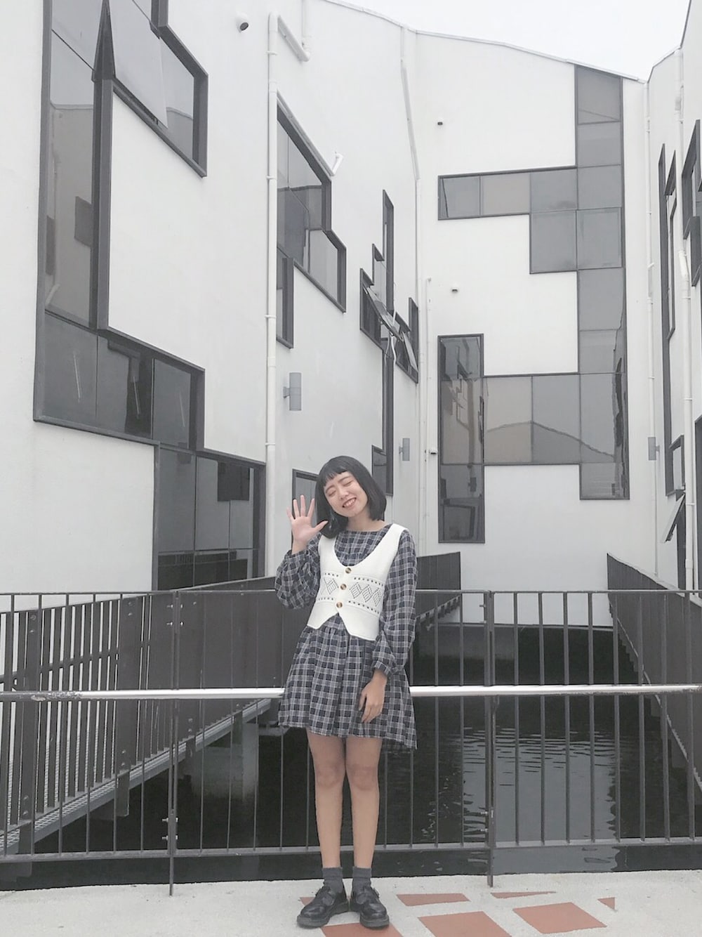 「outfit、春コーデ」｜「Dr. Martensのアイテム（シューズ、ブラック系）」を使った、李桃さん（レディース・159cm）の冬コーディネートの1枚目の写真
