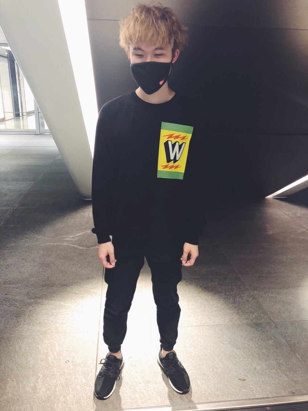 「WTAPSのアイテム（Tシャツ/カットソー、ブラック系）」を使った、hinshiさん（メンズ・172cm）の春コーディネートの1枚目の写真