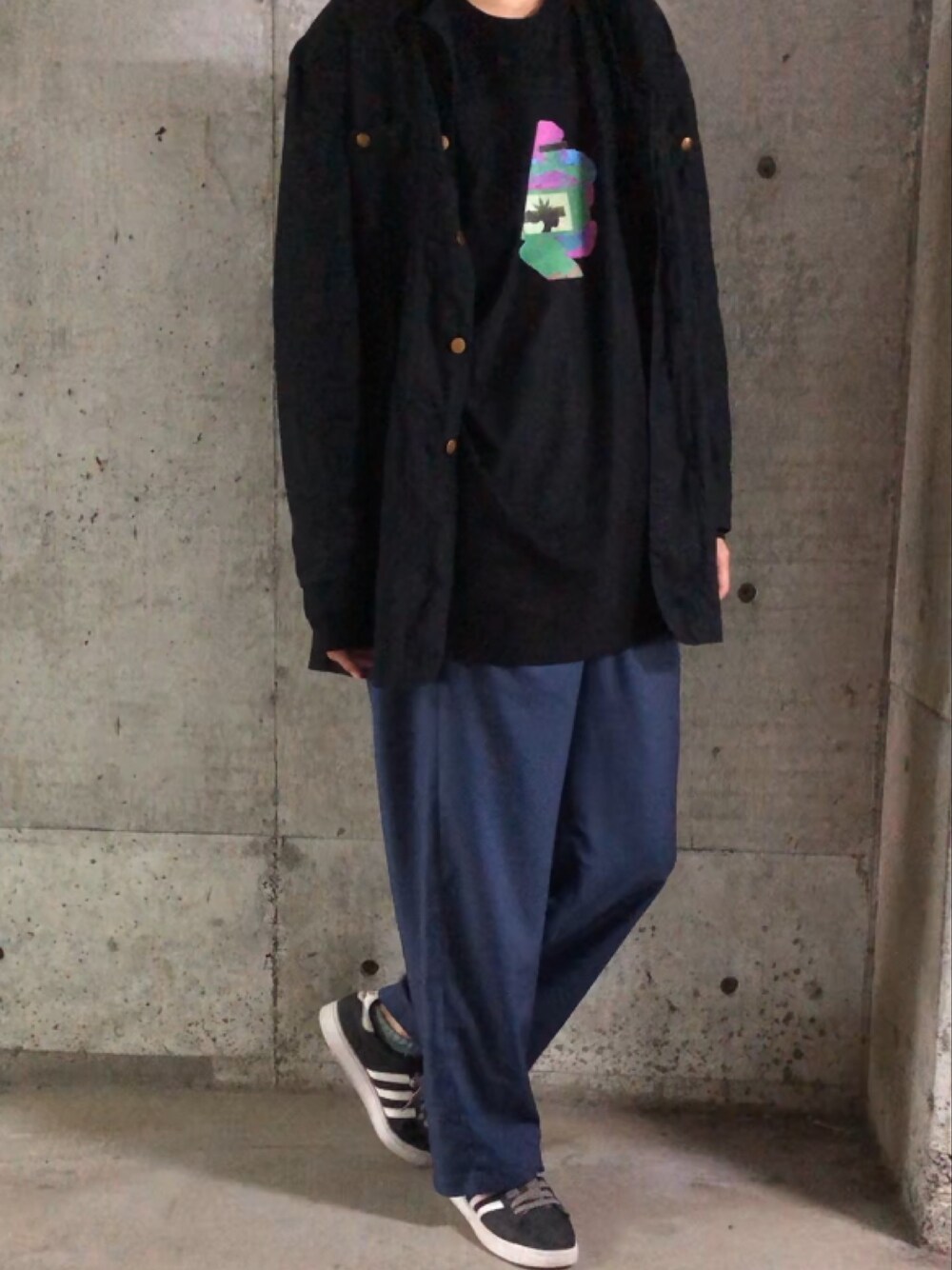 「愚弄、休日スタイル、ブラック、エモい」｜「愚弄のアイテム（Tシャツ/カットソー、ブラック系）」を使った、WACA.さん（メンズ・183cm）の夏コーディネートの1枚目の写真