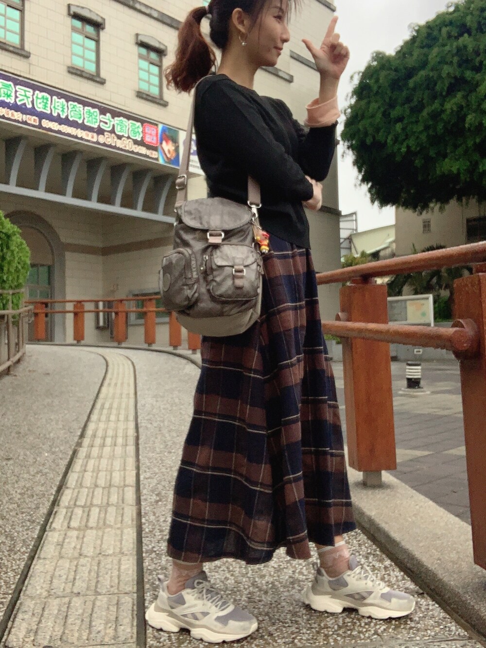 「kiplingのアイテム（バックパック/リュック、シルバー系）」を使った、liting1111hさん（レディース・158cm）の冬コーディネートの1枚目の写真