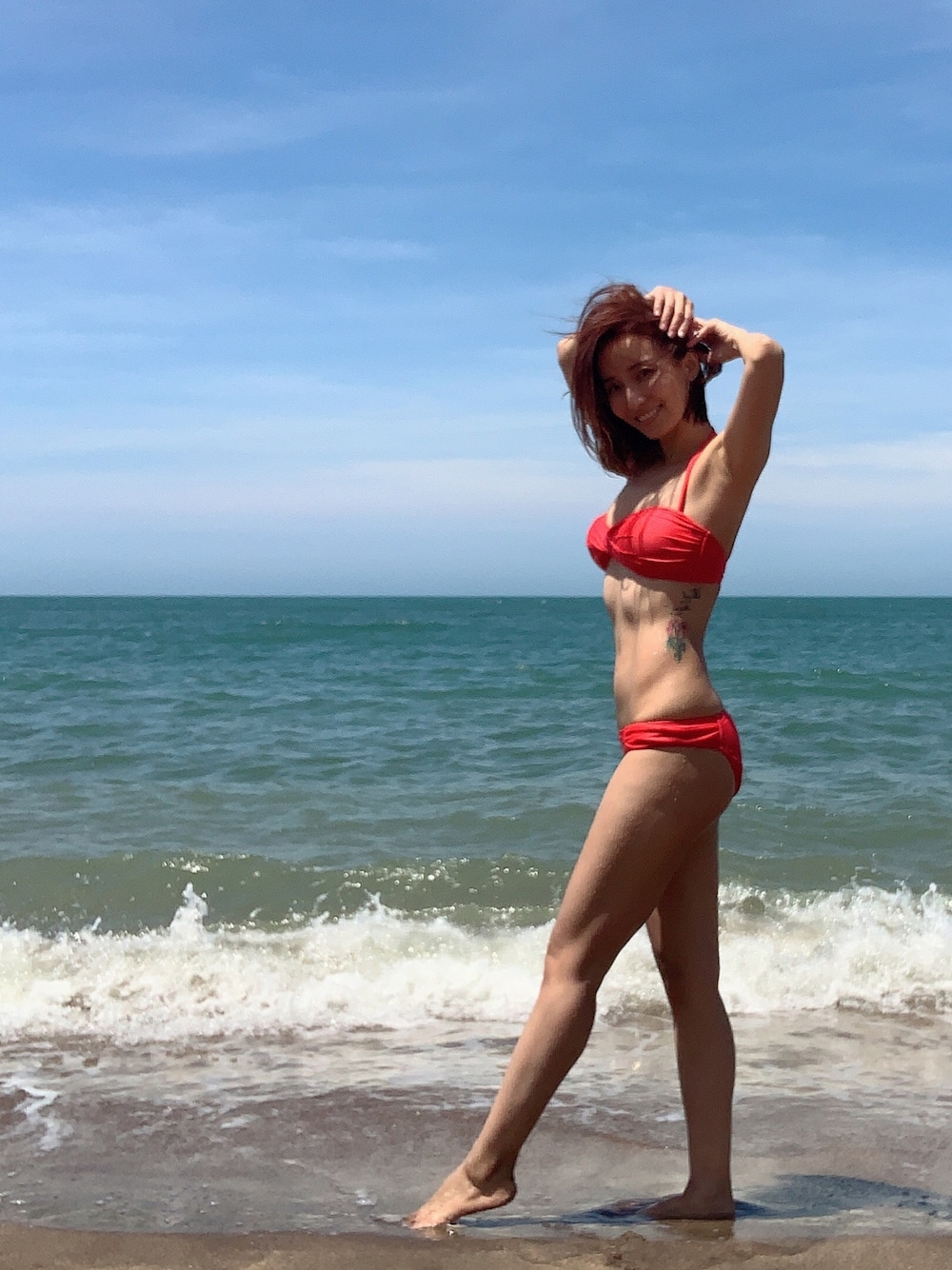 「ROXYのアイテム（水着、レッド系）」を使った、liting1111hさん（レディース・158cm）の夏コーディネートの1枚目の写真