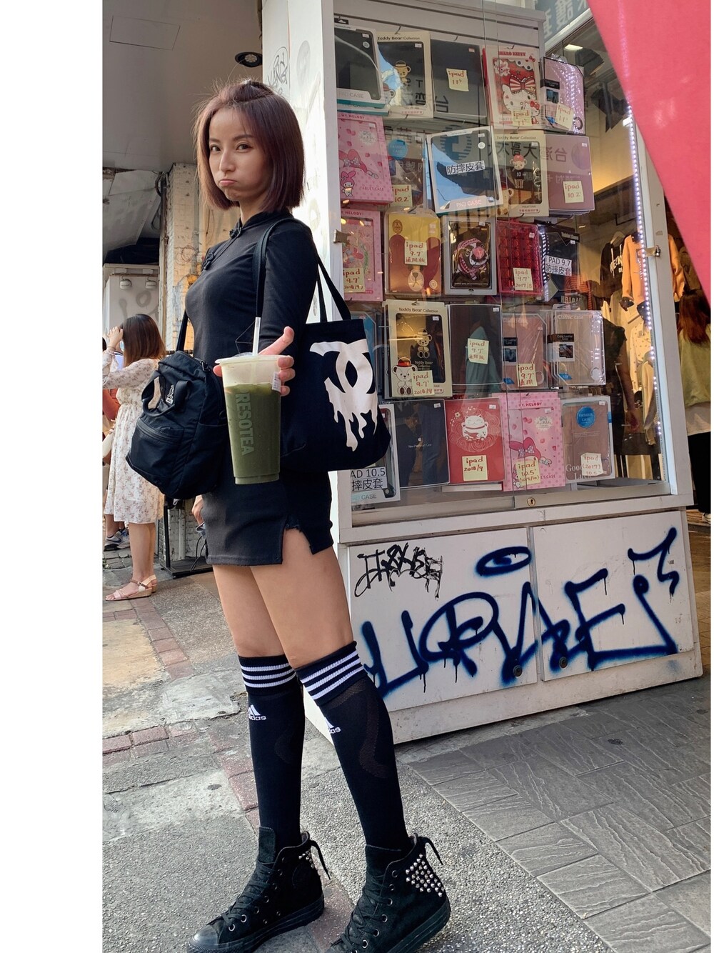 「adidasのアイテム（ソックス/靴下、ブラック系）」を使った、liting1111hさん（レディース・158cm）の秋コーディネートの1枚目の写真