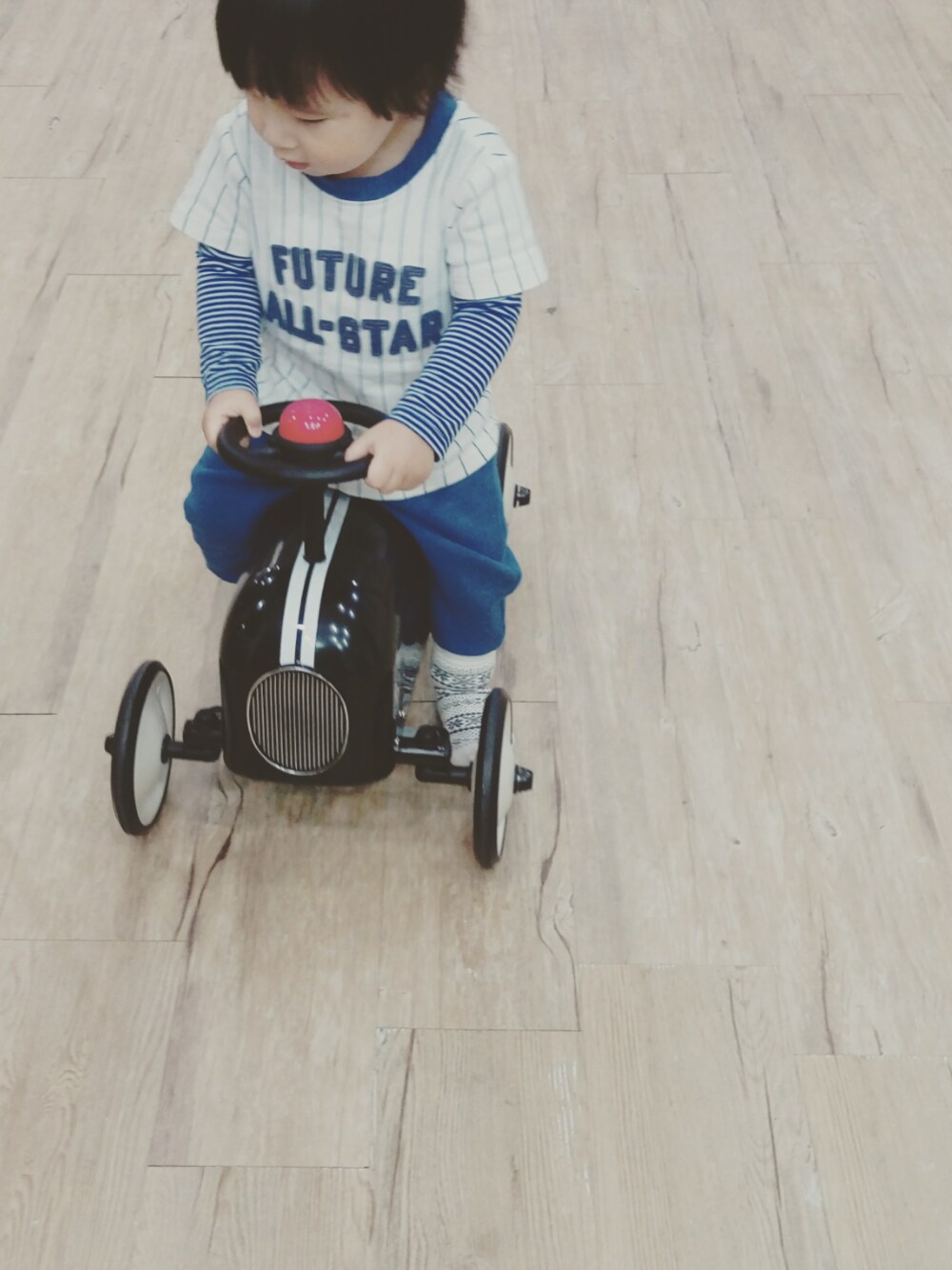 「キッズコーデ、野球、おとこのこ、sporty、carter's、babygap、UNIQLO、ベビー」｜「Carter'sのアイテム（トップス、ホワイト系）」を使った、Mathilda Linさん（キッズ・80cm）の春コーディネートの1枚目の写真