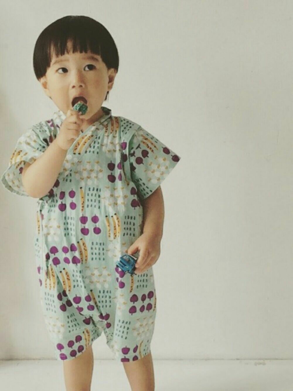 「甚平、キッズファッション、夏、kids、和風、シンプル、野菜柄、男の子、子供浴衣、子供和服」｜「muua muuaのアイテム（浴衣、ブルー系）」を使った、Mathilda Linさん（キッズ・80cm）の夏コーディネートの1枚目の写真