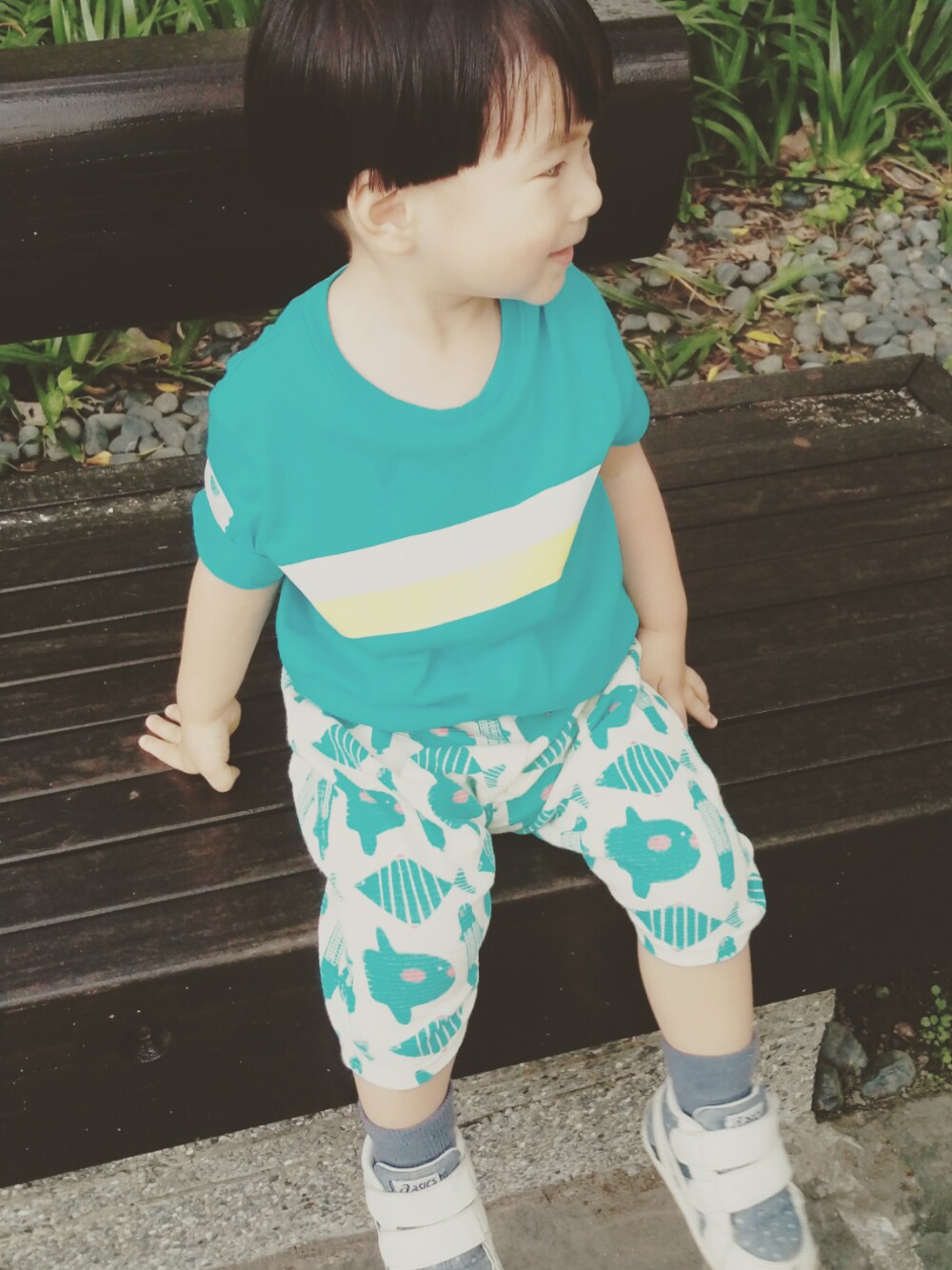 「babygap、markey's、夏、カジュアルコーデ、skyblue、baby、赤ちゃん、boy」｜「babyGAPのアイテム（Tシャツ/カットソー、ブルー系）」を使った、Mathilda Linさん（キッズ・80cm）の夏コーディネートの1枚目の写真