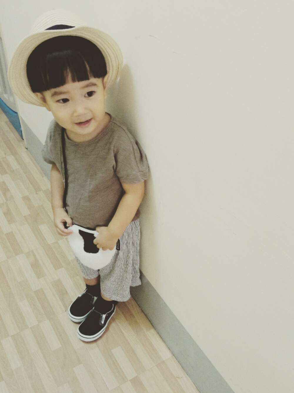 「コーディネート、おにぎり、バッグ、babygap、MUJI、VANS、秋色、スニーカー、無印良品、2歳」｜「babyGAPのアイテム（帽子、ベージュ系）」を使った、Mathilda Linさん（キッズ・80cm）の秋コーディネートの1枚目の写真