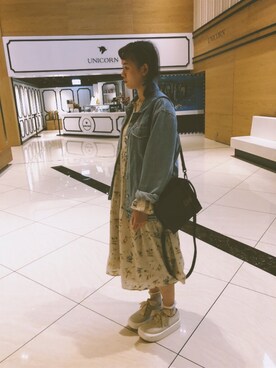 「Levi's（リーバイス）のアイテム（デニムジャケット、ブルー系）」を使った、LETICIAさん（レディース・163cm）の秋コーディネート