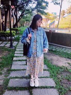 「Levi's（リーバイス）のアイテム（デニムジャケット、ブルー系）」を使った、LETICIAさん（レディース・163cm）の秋コーディネート