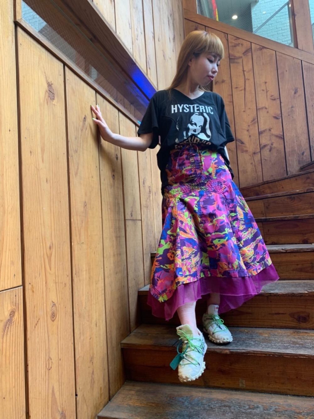 「スカート、総柄、Hysteric Glamour、THE ROLLING STONES」｜「HYSTERIC GLAMOURのGIRLS JUMP MIDNIGHT フレアスカート（スカート、ピンク系）」を使った、45さん（レディース・148cm）の春コーディネートの1枚目の写真