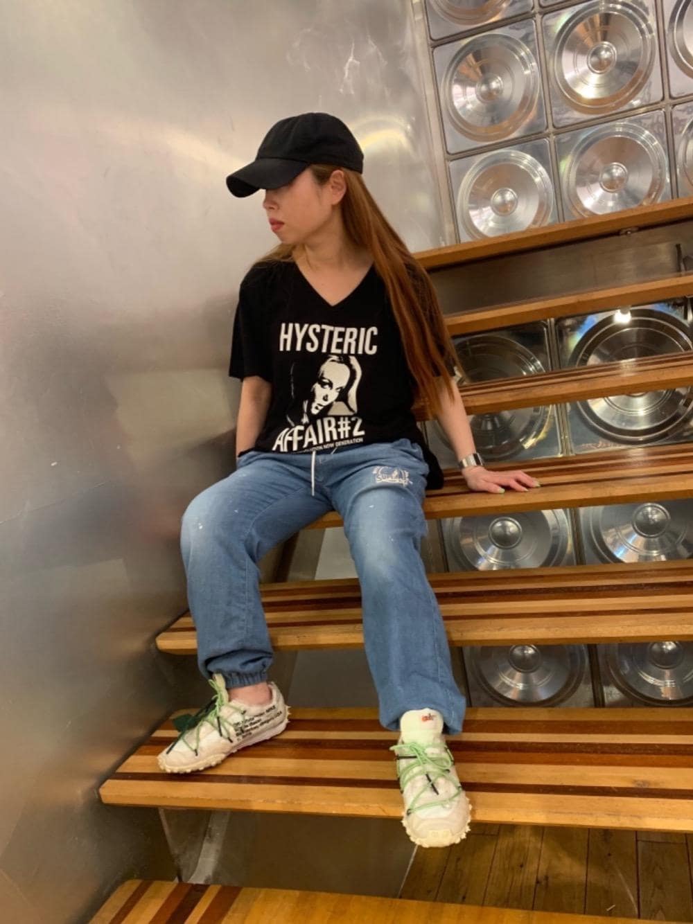 「Hysteric Glamour、春コーデ、ラフコーデ、ヒステリックグラマー」｜「HYSTERIC GLAMOURのHYS AFFAIR＃2 オーバーサイズTシャツ（Tシャツ/カットソー、ブラック系）」を使った、45さん（レディース・148cm）の夏コーディネートの1枚目の写真