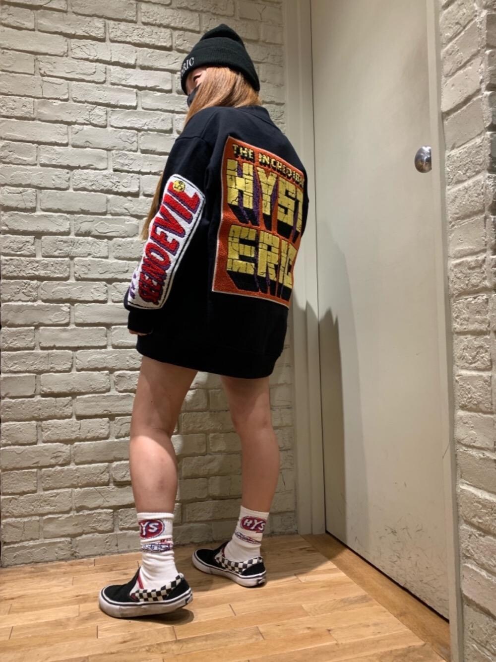 「Hysteric Glamour、ヒステリックグラマー、ストリートコーデ」｜「HYSTERIC GLAMOURのLOGO刺繍 ニットキャップ（ニットキャップ/ビーニー、ブラック系）」を使った、45さん（レディース・148cm）の秋コーディネートの1枚目の写真