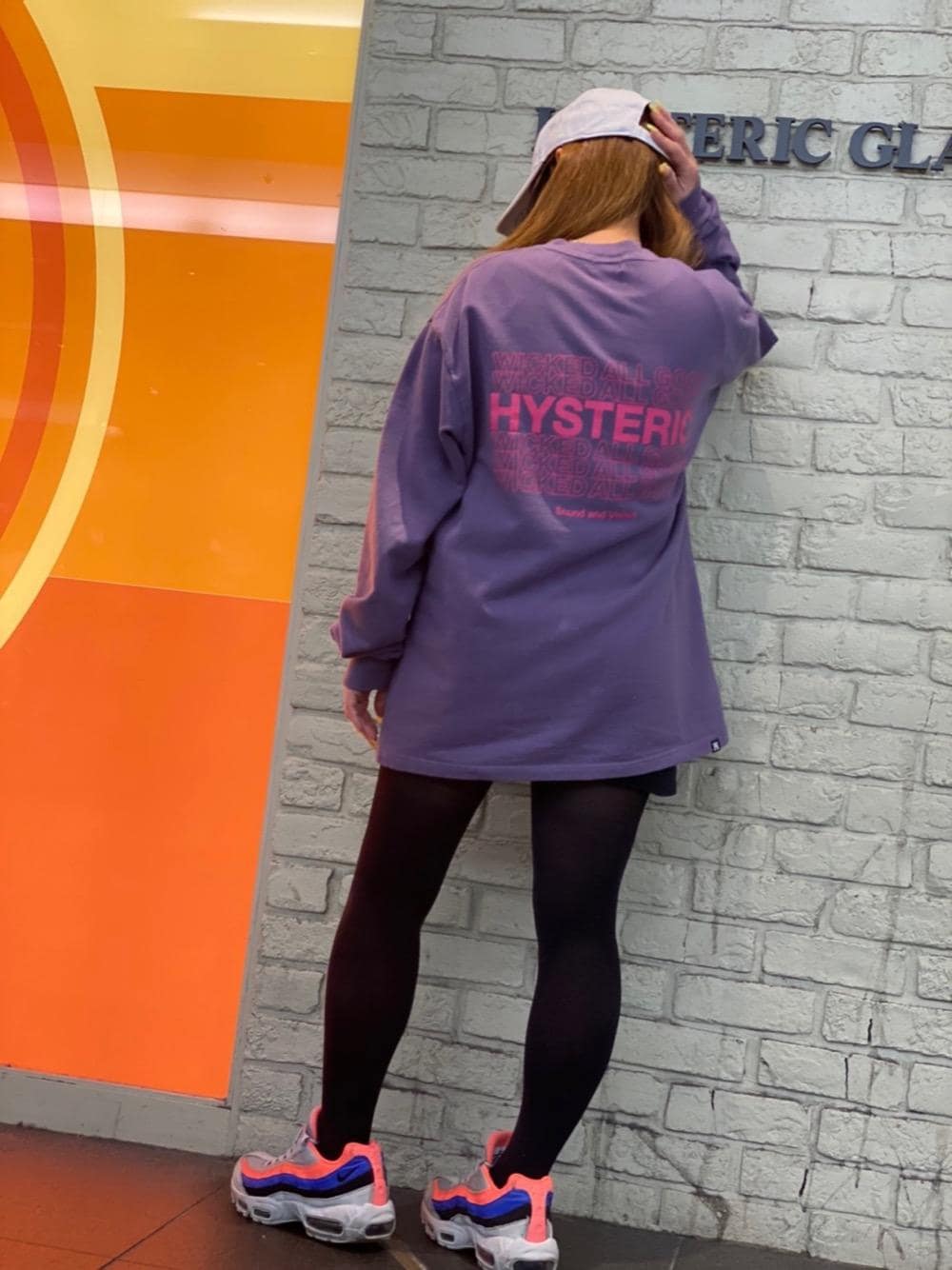 「Hysteric Glamour、ヒステリックグラマー、ストリートコーデ」｜「HYSTERIC GLAMOURのSOUND AND VISION スウェット（スウェット、パープル系）」を使った、45さん（レディース・148cm）の冬コーディネートの1枚目の写真