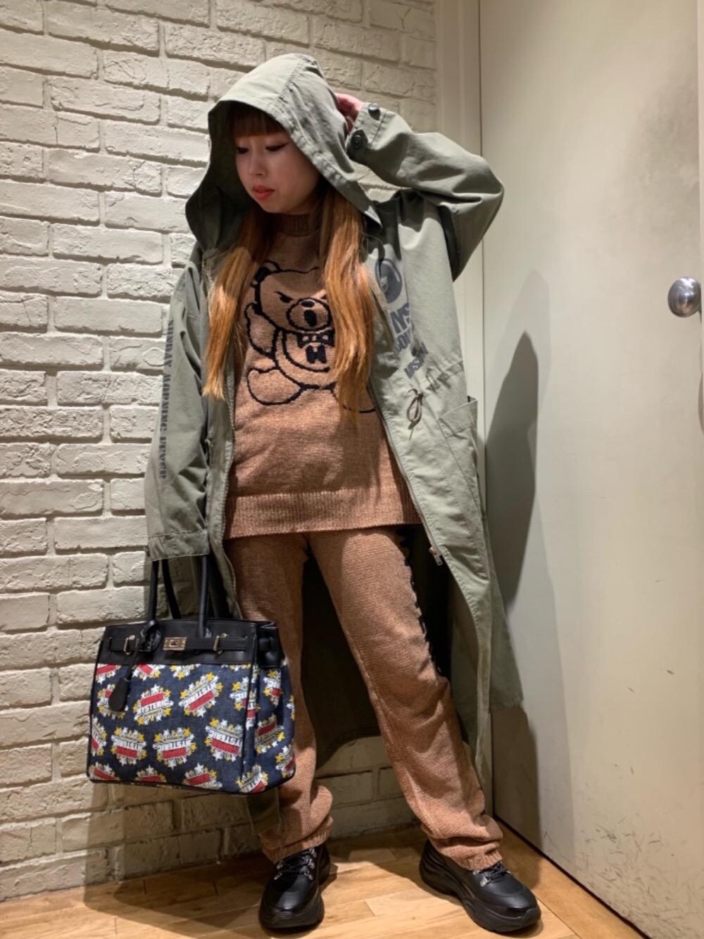 「セットアップ、Hysteric Glamour、ベアー、ヒステリックグラマー」｜「HYSTERIC GLAMOURのCIRCLE GIRL フーデッドワンピース（ワンピース、グリーン系）」を使った、45さん（レディース・148cm）の冬コーディネートの1枚目の写真