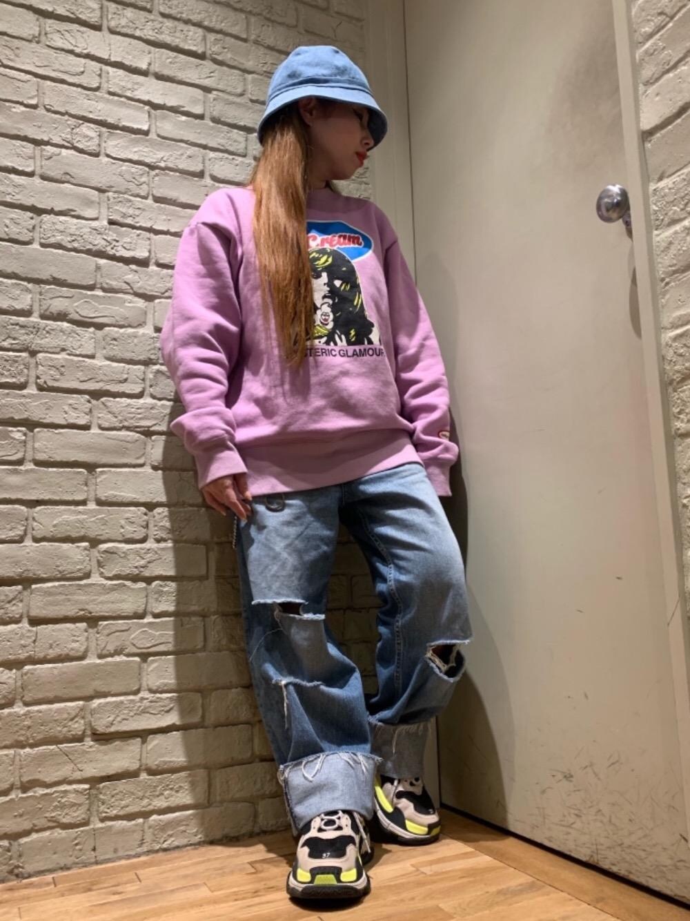 「コラボレーション、Hysteric Glamour、ヒステリックグラマー、ストリートコーデ」｜「HYSTERIC GLAMOURのRESIZE加工 デニムストレートパンツ（デニムパンツ、ブルー系）」を使った、45さん（レディース・148cm）の冬コーディネートの1枚目の写真