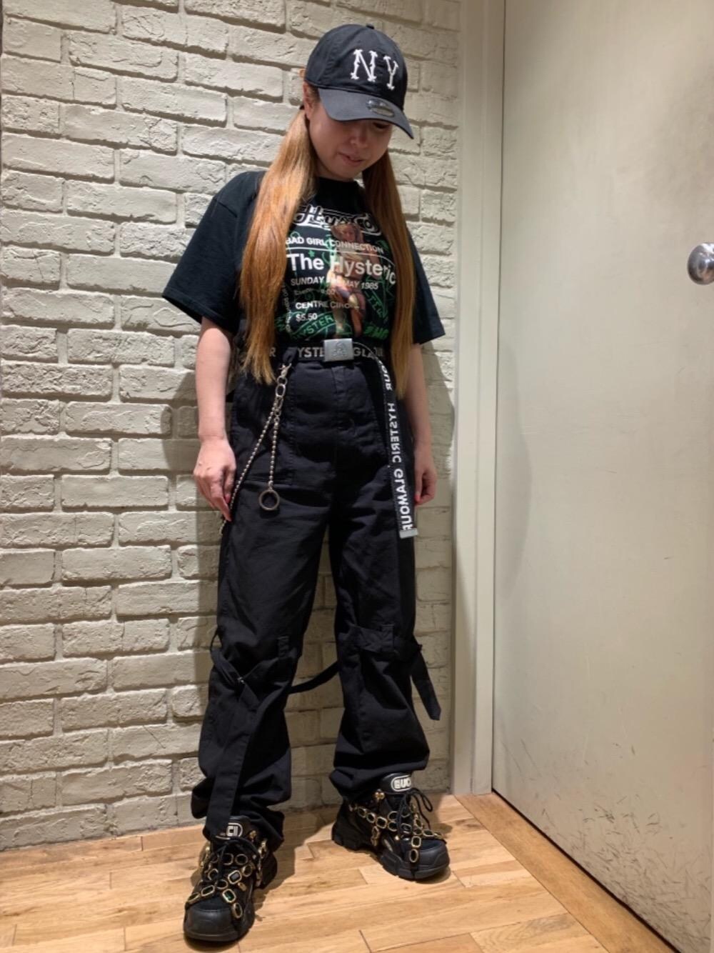 「Hysteric Glamour、ヒステリックグラマー、ストリートコーデ」｜「HYSTERIC GLAMOURのボンテージパンツ（その他パンツ、ブラック系）」を使った、45さん（レディース・148cm）の春コーディネートの1枚目の写真