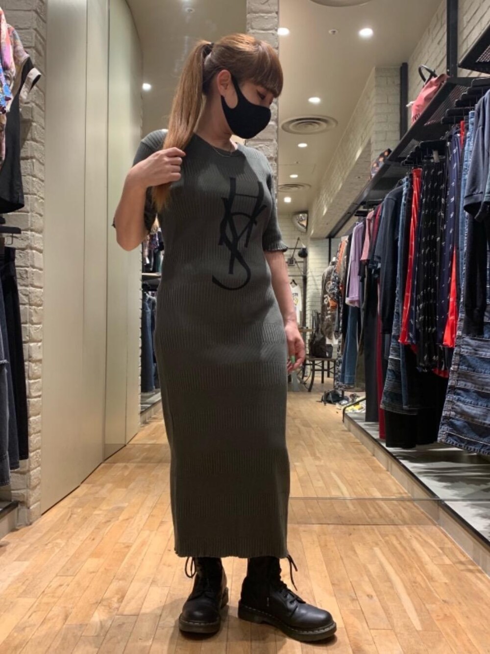 「ワンピース、シンプルコーデ、ヒステリックグラマー、HYSTERIC GLAMOUR」｜「HYSTERIC GLAMOURのHYS LOGO ロングワンピース（ワンピース、グリーン系）」を使った、45さん（レディース・148cm）の春コーディネートの1枚目の写真