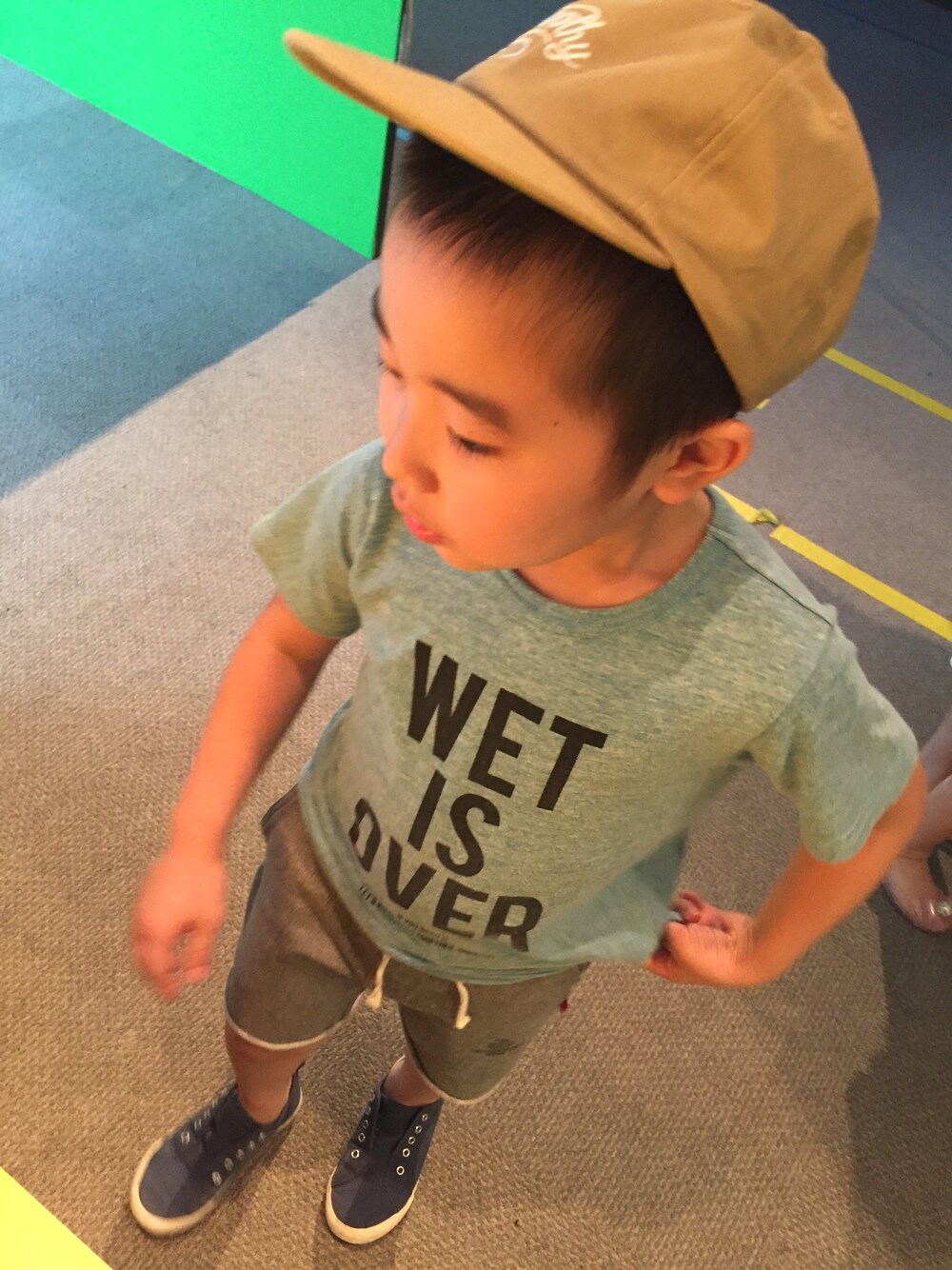 「キッズコーデ、シンプル、smoothy、GU」｜「SmoothyのSmoothy Low cap / スムージー ローキャップ（キャップ、ベージュ系）」を使った、kou&momさん（キッズ・110cm）の夏コーディネートの1枚目の写真