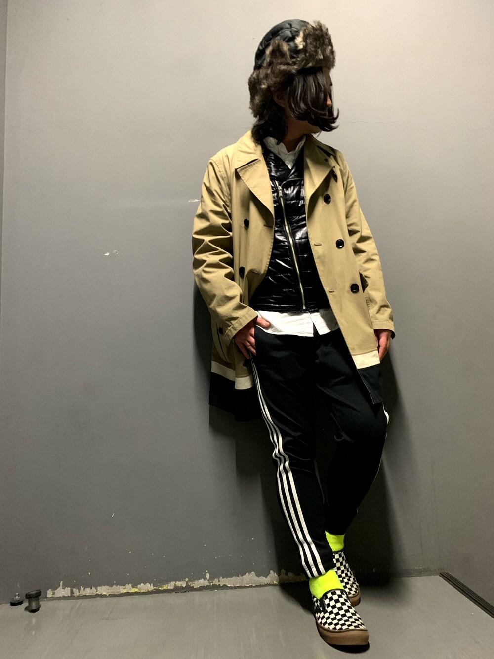 「秋冬コーデ、adidas、トレンチコート、ライダース、フライトキャップ、お洒落さんとつながりたい、UNIQLO、いいね、save、フォローお願いします🤑、イエロー、きれいめカジュアル」｜「nanamicaのアイテム（トレンチコート、ベージュ系）」を使った、いととんさん（メンズ・173cm）の冬コーディネートの1枚目の写真